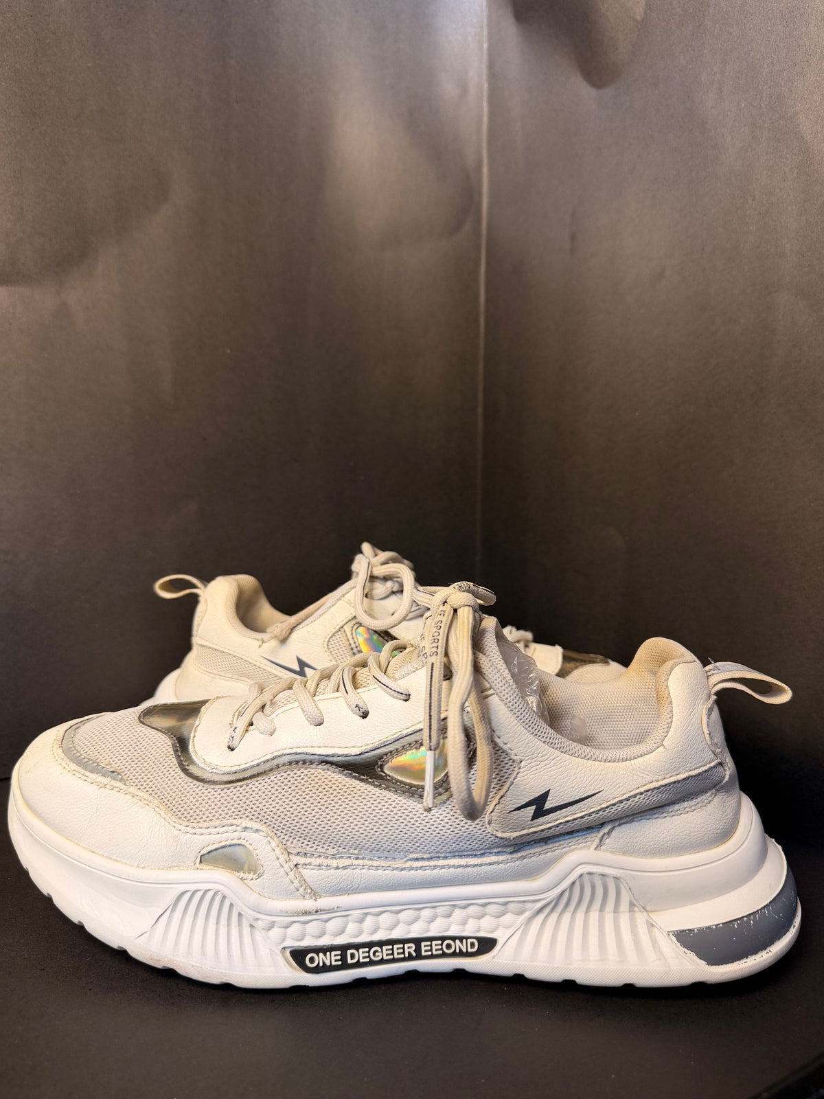 White and Grey Chunky Running Shoe(361 Degrees)