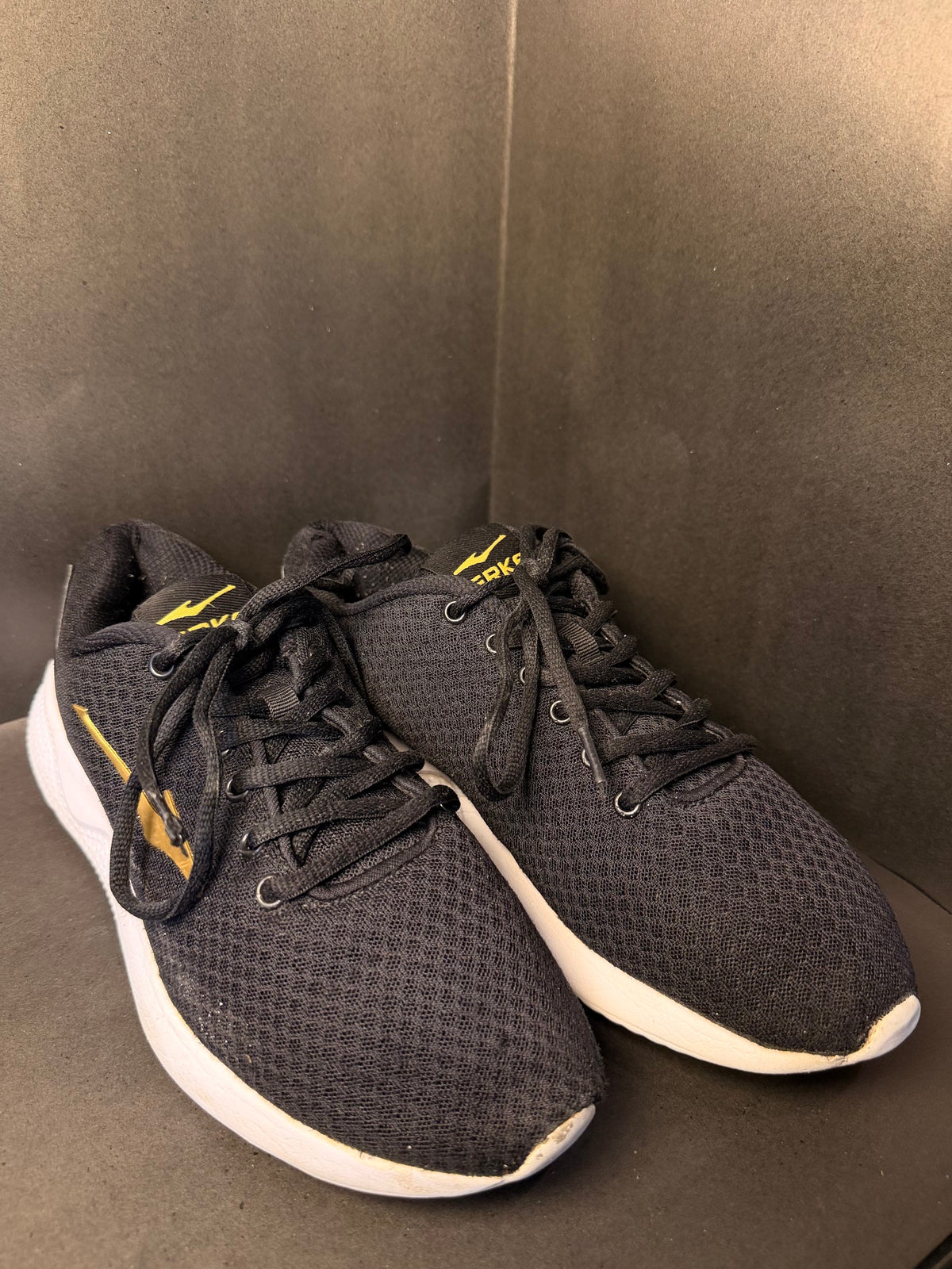 Black and Gold Mesh Running Shoe(ERKE)