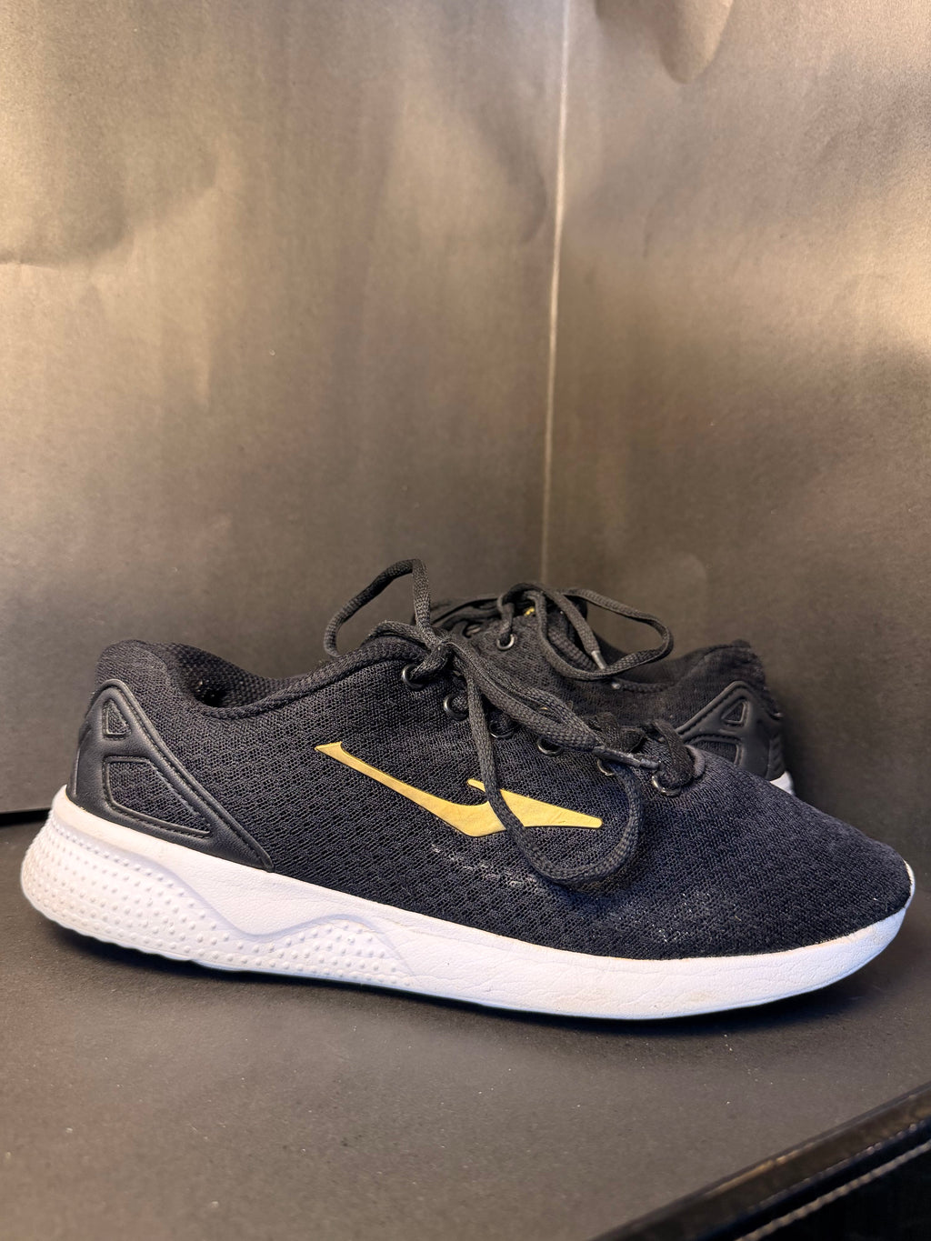 Black and Gold Mesh Running Shoe(ERKE)
