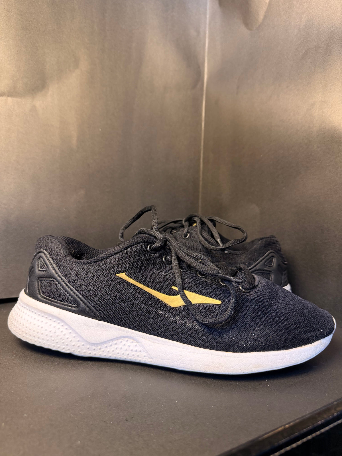 Black and Gold Mesh Running Shoe(ERKE)