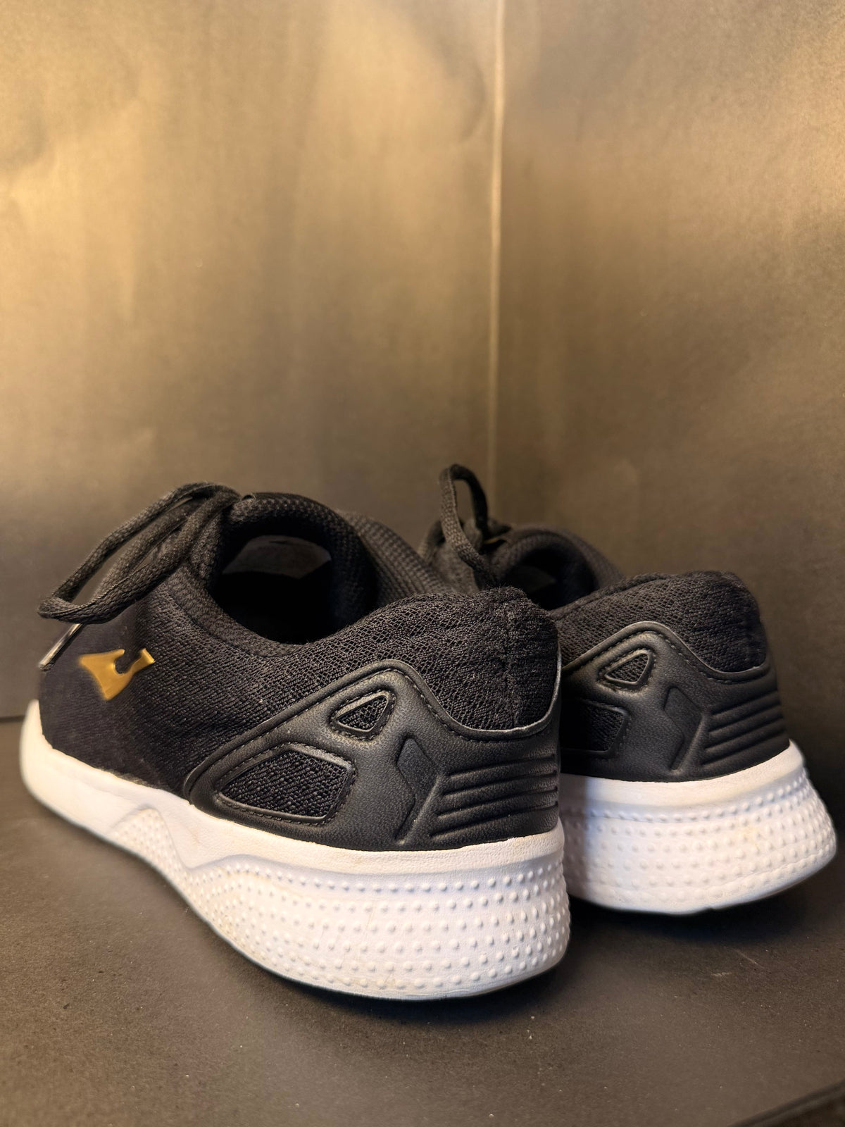 Black and Gold Mesh Running Shoe(ERKE)