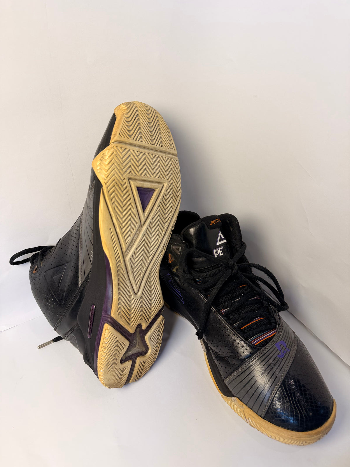 Team JR1 Basketball Sneakers (PEAK)