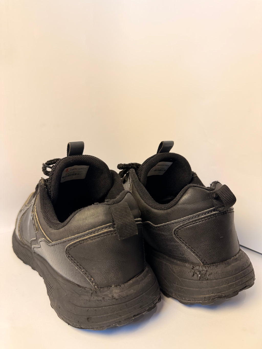 Black Leather Basketball-Style Sneaker(Jordan)