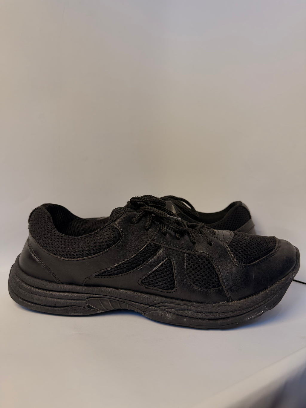 Black Leather and Mesh Training Shoe