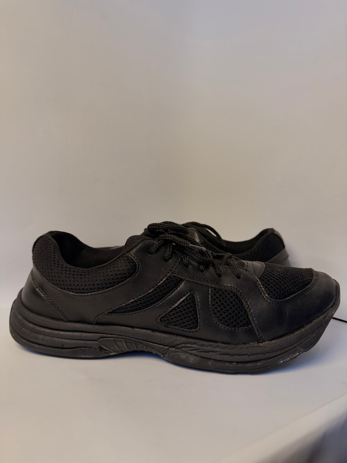 Black Leather and Mesh Training Shoe